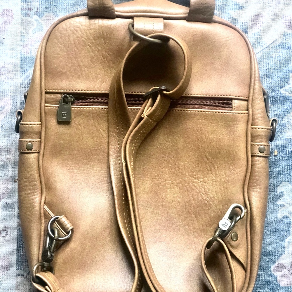 Lee & Tee Backpack - Picture 3 of 4